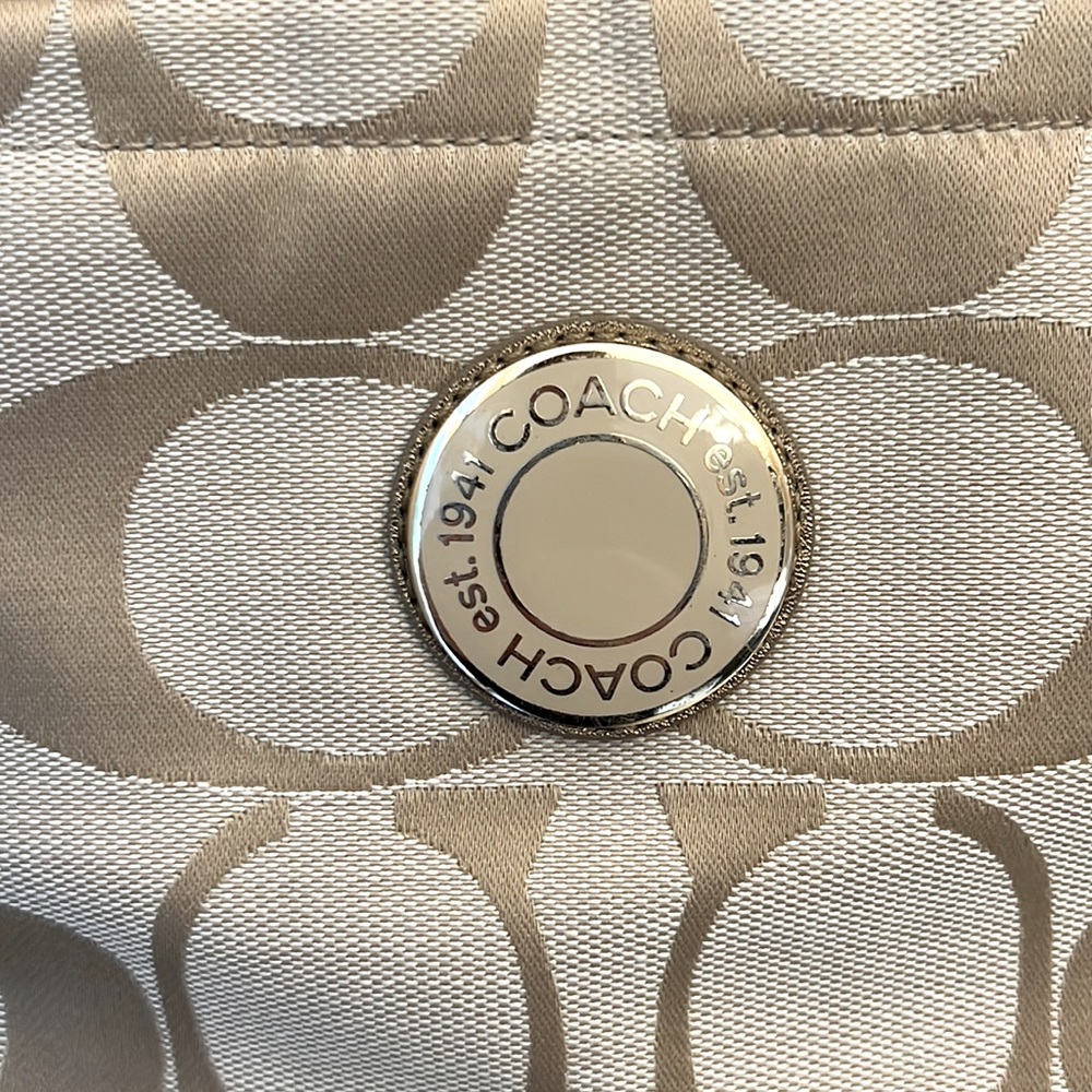 Coach Signature Canvas Crossbody Purse in New Condition - Picture 2 of 8
